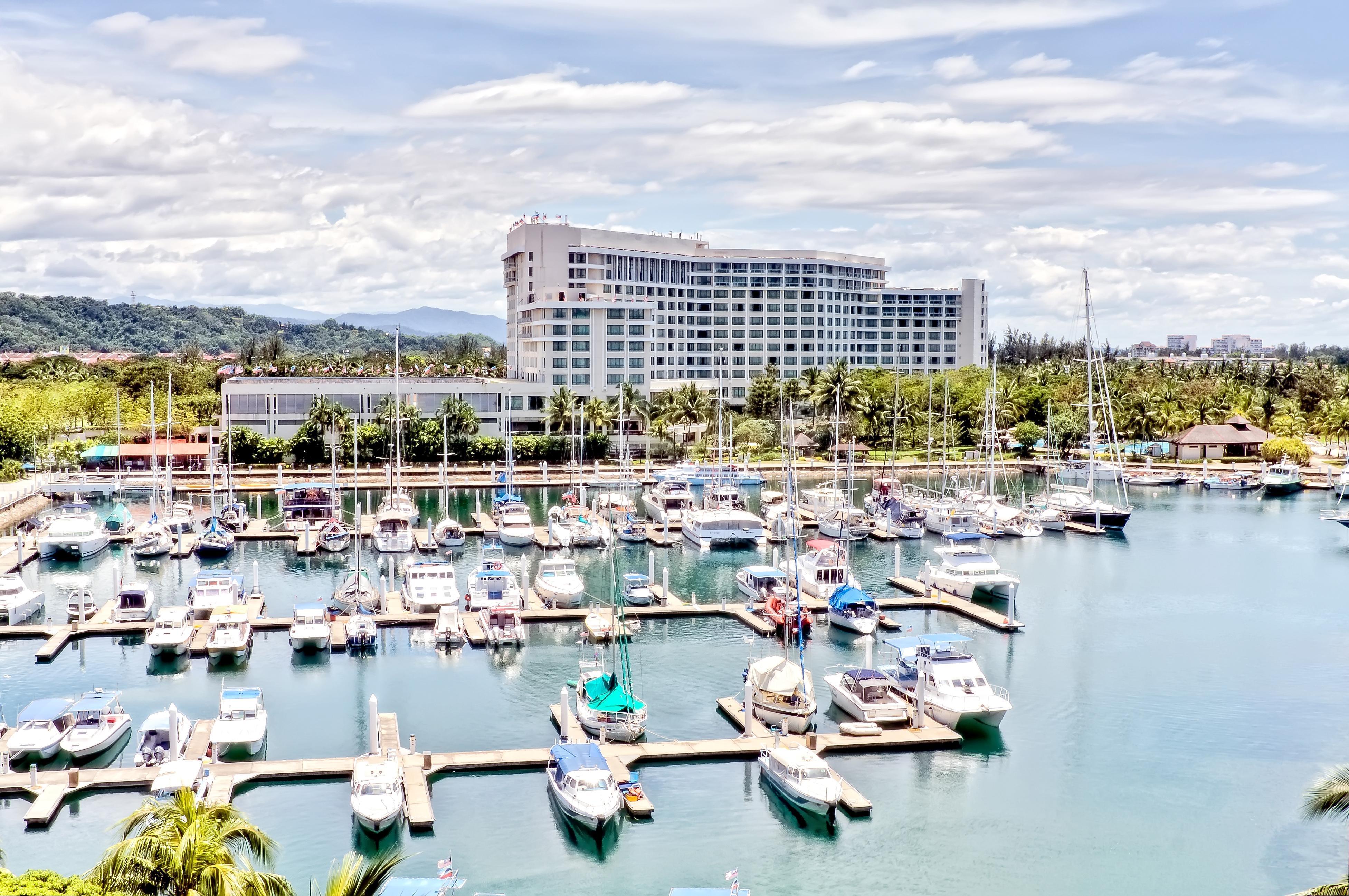 The Pacific Sutera Hotell Kota Kinabalu Exteriör bild The Cairns Marina