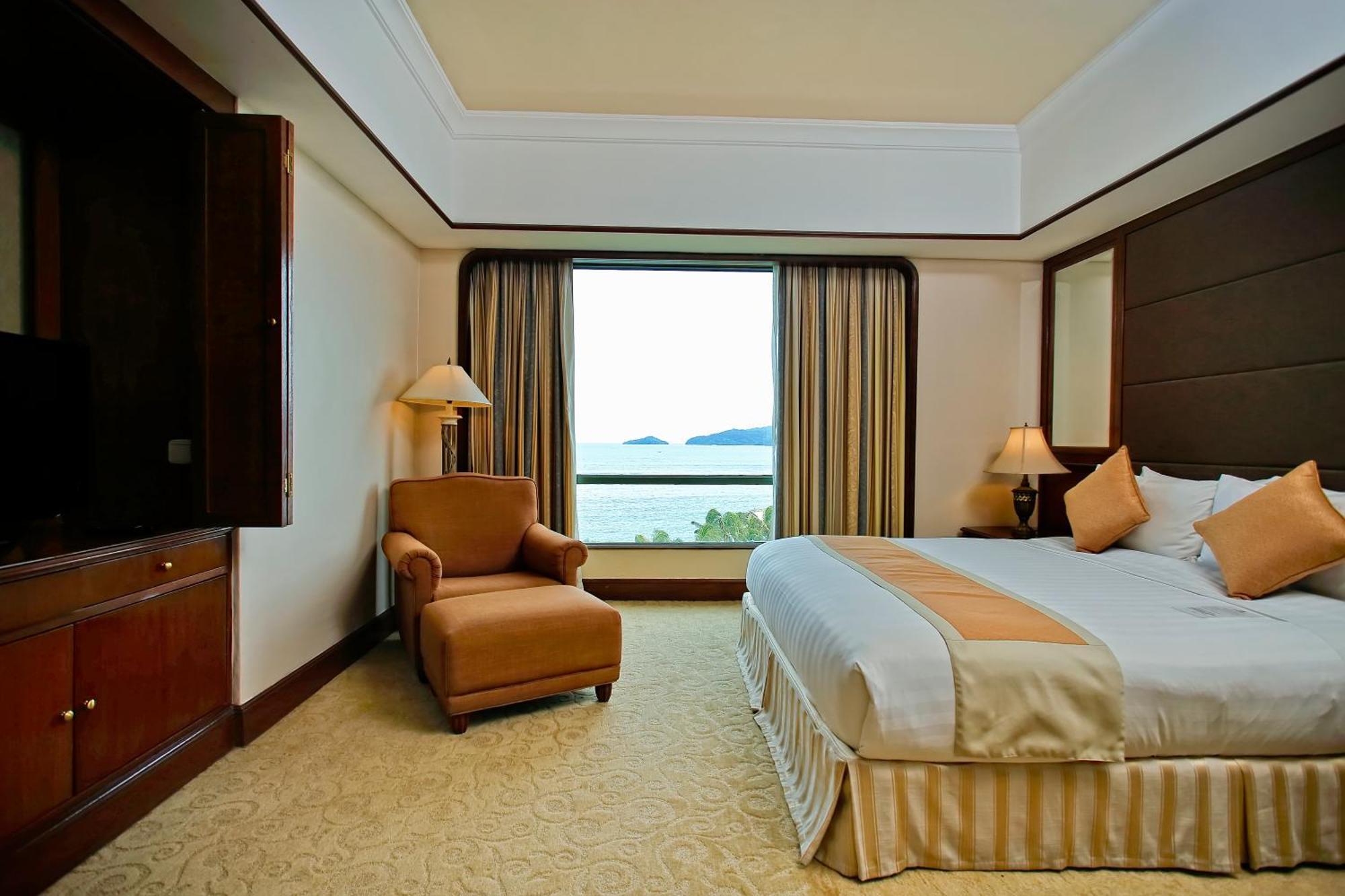 The Pacific Sutera Hotell Kota Kinabalu Exteriör bild A room at the hotel