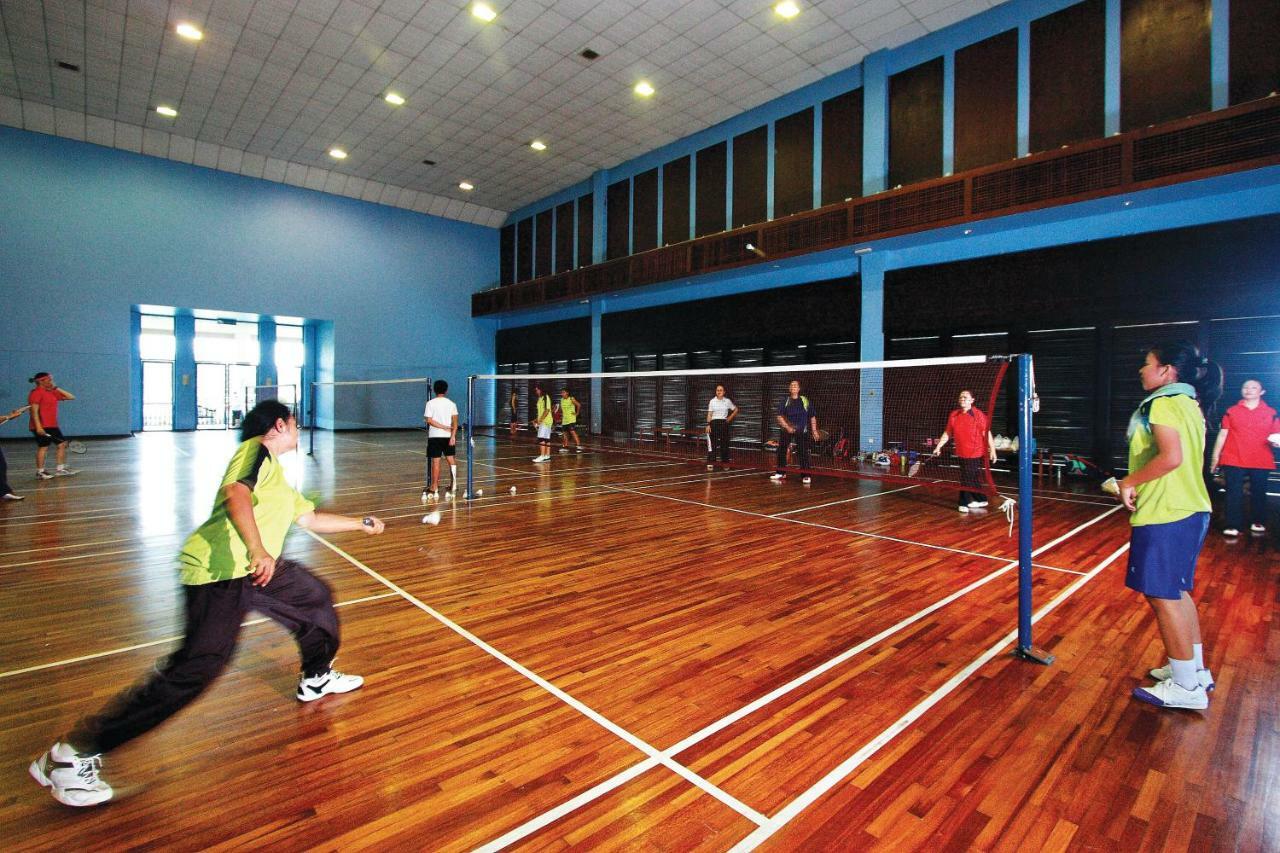 The Pacific Sutera Hotell Kota Kinabalu Exteriör bild Badminton
