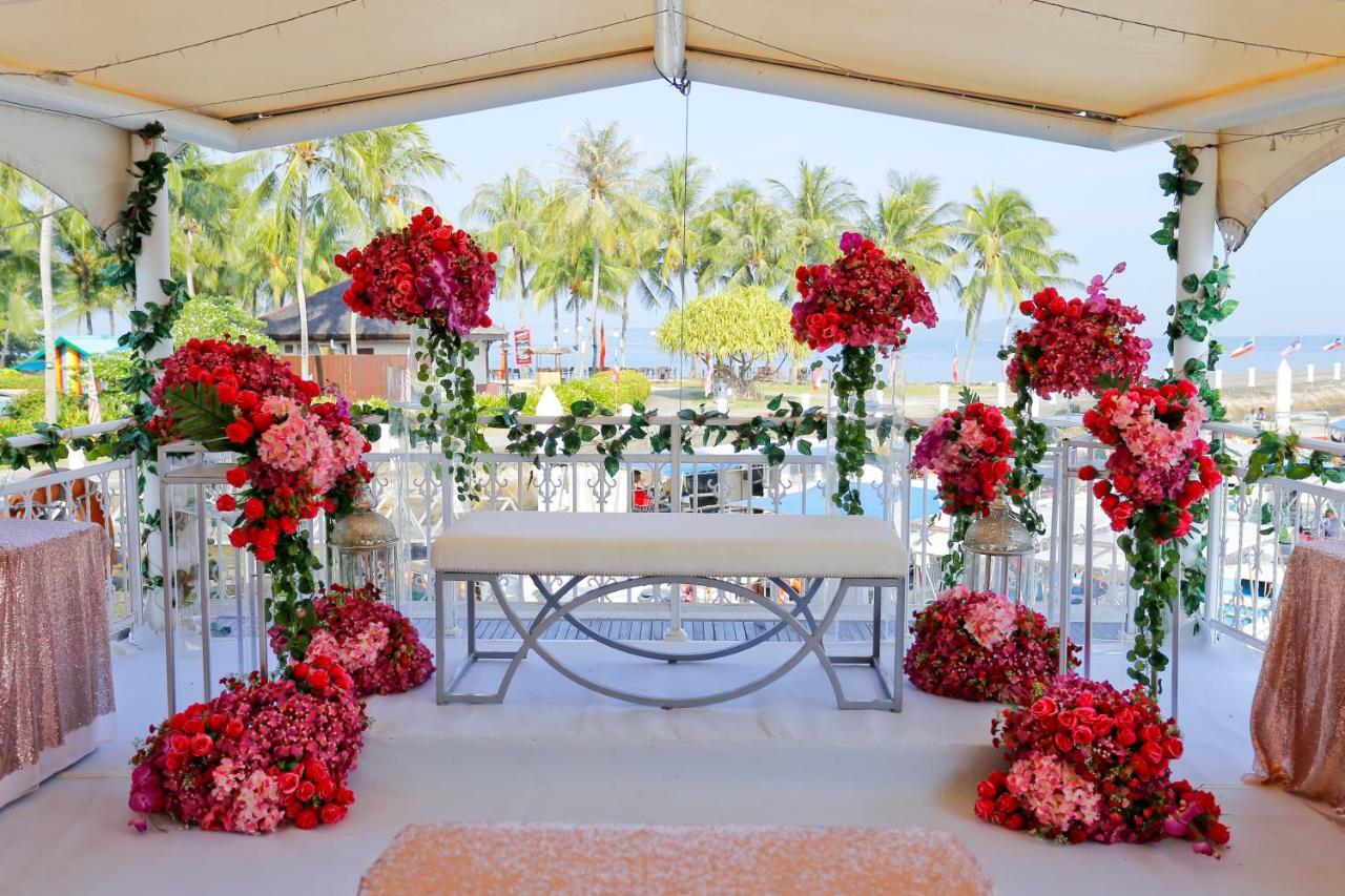 The Pacific Sutera Hotell Kota Kinabalu Exteriör bild Wedding ceremony at the Four Seasons Resort