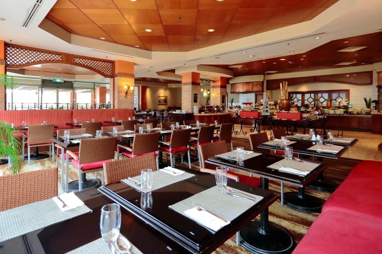 The Pacific Sutera Hotell Kota Kinabalu Exteriör bild The restaurant
